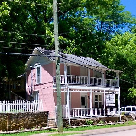 The Pink House On Main - Lower Eureka Springs Buitenkant foto